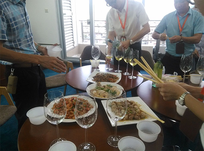 2016年6月2日动点网络5月份总结表彰大会暨庆祝电商部登上新台阶晚宴
