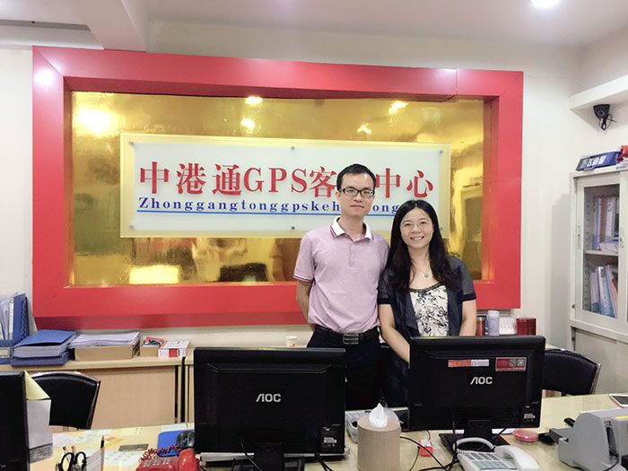 我司动点网络梁工（左）与中港通赖总（右）合影留念